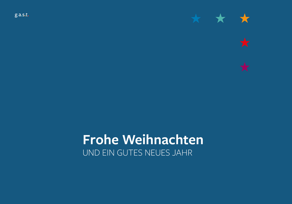 g.a.s.t.-Weihnachtskarte 2025 | g.a.s.t. Auf blauem Hintergrund steht Zitat: Frohe Weihnachten und ein gutes neues Jahr. Fünf Sterne in den Produktfarben sind in der rechten oberen Ecke platziert.